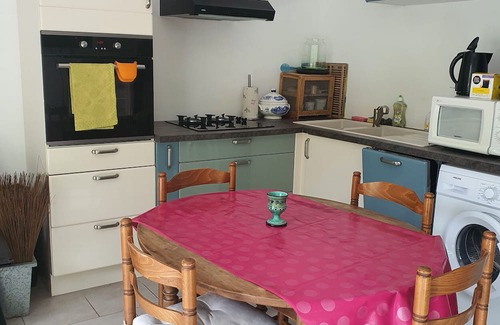 Saint-Martin-de-Castillon House | Holiday Home 'Hanna En Luberon - Le Boisset' with Mountain View, Wi-Fi and Air Conditioning