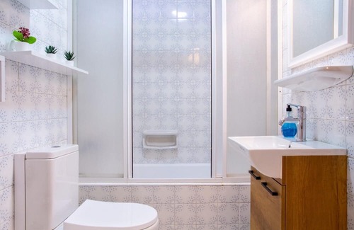 Alsancak Apartment | Gorgeous Flat with Balcony in Izmir Konak