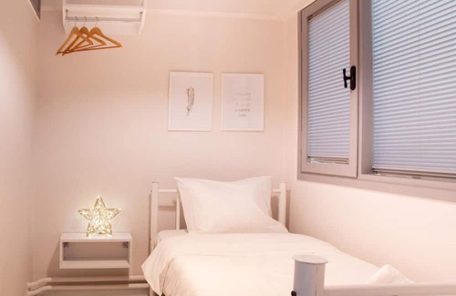 Alsancak Apartment | Gorgeous Flat with Balcony in Izmir Konak