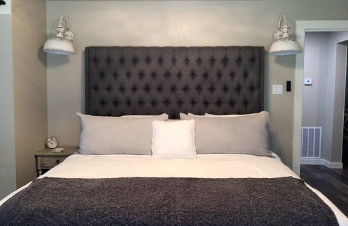 Pittsburg Other | Peaceful, quiet, private and make you feel good "farmhouse".