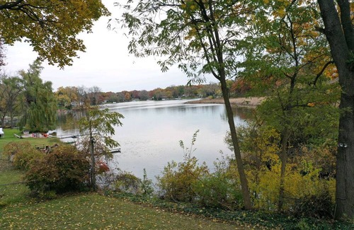 Drayton Plains Cottage | Cottage with access to private lake.