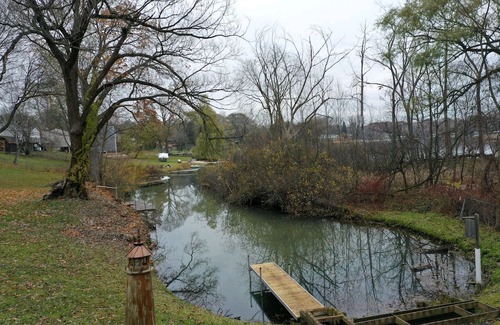 Drayton Plains Cottage | Cottage with access to private lake.