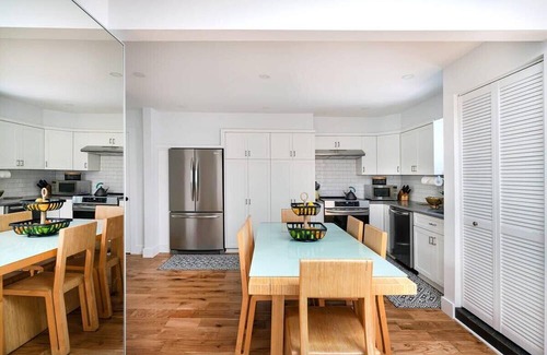 Williamsburg Apartment | Ainslie Manor by Rove Travel | 6BR TH w/Backyard