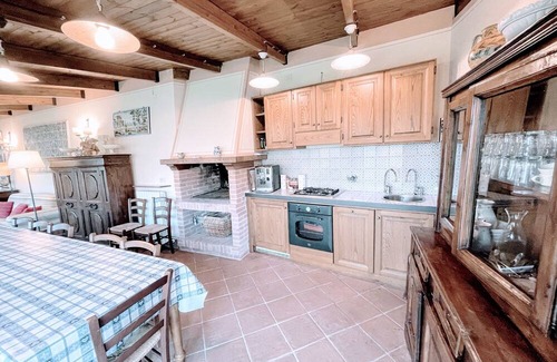 Spoleto House | The Lord of the Manor lived here Enjoy the aristocratic life! Sleeps 10