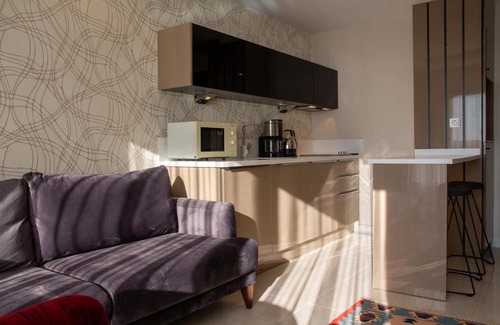 Kadnlar Denizi Mahallesi Apartment | Sea View Flat w Pool 1 min to Beach in Kusadasi