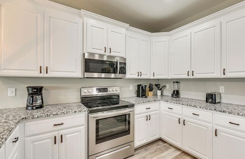 Dothan House | Spacious Dothan Home ~ 4 Mi to Downtown!