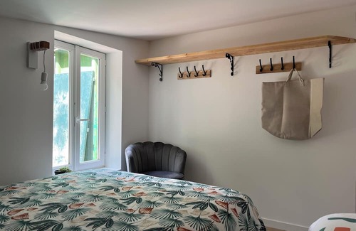Manzat Ski Chalet | Chalet et son Étang Privatif en Pleine Nature