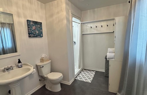 Vittoria House | Brand New Listing! Perfect for groups - close to beaches, wineries, restaurants