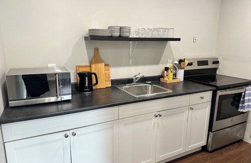 Vittoria House | Brand New Listing! Perfect for groups - close to beaches, wineries, restaurants