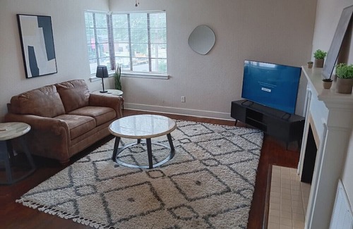 North Little Rock Condo | King Bed 1 BR Apartment Close to Downtown