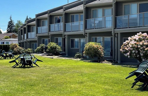 Regional District of Nanaimo Condo | Beachfront Getaway in Qualicum Beach