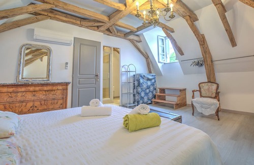 Neuvic Cottage | Cottage 'Moulin De Villeverneix' with Private Garden, Wi-Fi and Air Conditioning