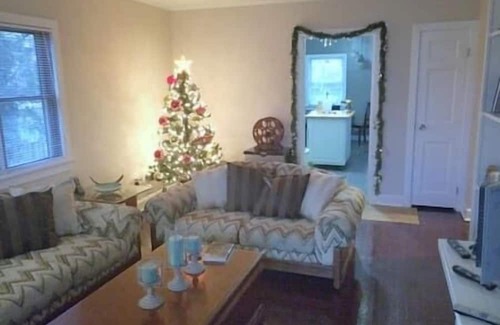 Milford House | Prívate & Affordable room 3 Minutes from Downtown!