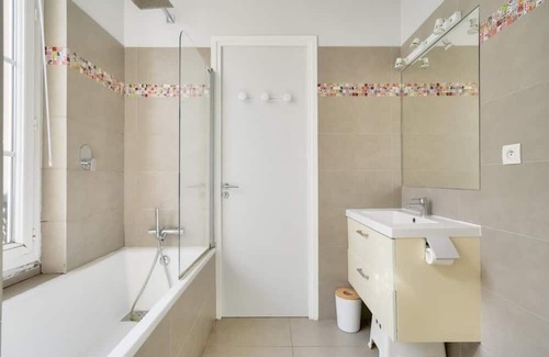 Montmartre House | Vrbo Property