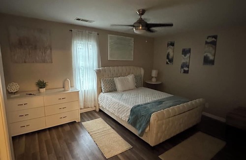 Sylvan Hills House | Cozy chill spot 3 bedroom house 2 full bath . In the heart of the city.