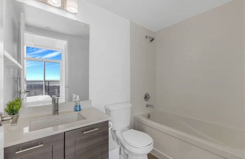Humber Bay Shores Condo | Ultra Luxurious 2Bedroom - 2Bathroom High Floor Uninstructed Lake Views!