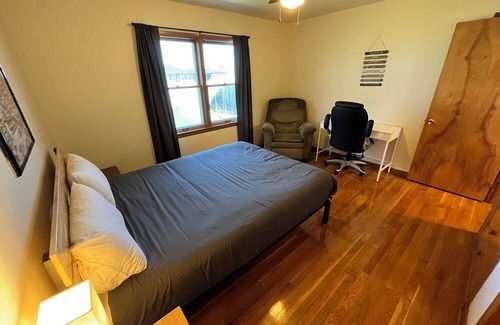 Champaign House | Comfy 2 br w/ 1-car garage off I-74, 5 Min to UofI