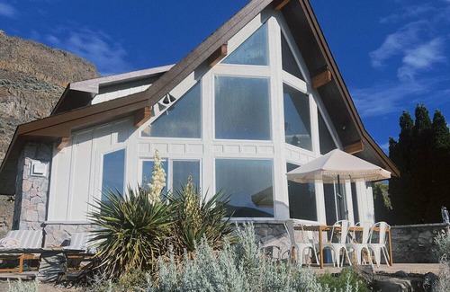 Quincy House | Waterfront retreat on the Columbia River, 10 minutes from The Gorge Amphitheater
