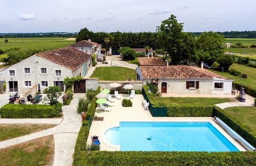 Brives-sur-Charente Apartment | La Treille, Studio Avec vue sur Jardin