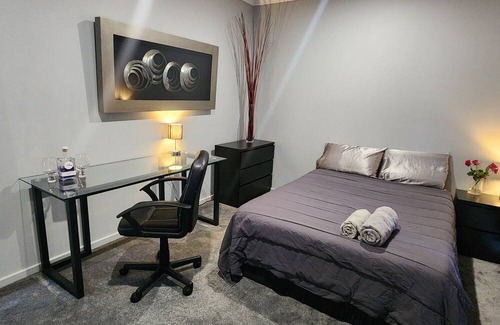 Ballina House | Modern Guest Suite A/C, spa, walk to shops, airport, cinema, restaurants, creek.