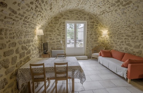 Colonzelle Cottage | Cottage 'Voûte' with Shared Pool, Shared Terrace and Wi-Fi