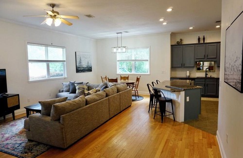Freeport House | Bay Breeze House-Close to the Bay and a short drive to Beautiful 30A Beaches