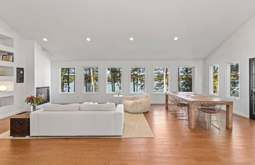 Saint George House | Tranquil Waters Retreat: A Luxurious Scandinavian-Inspired Haven on the Saint
