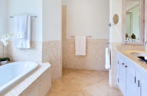 Paynes Bay Villa | Beautiful 6 Br Villa with private pool