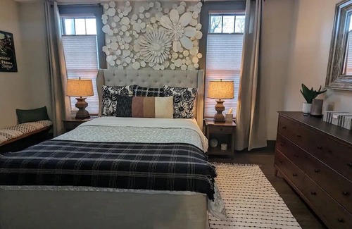 Lebanon House | Charming historic duplex within walking distance of quaint downtown attractions