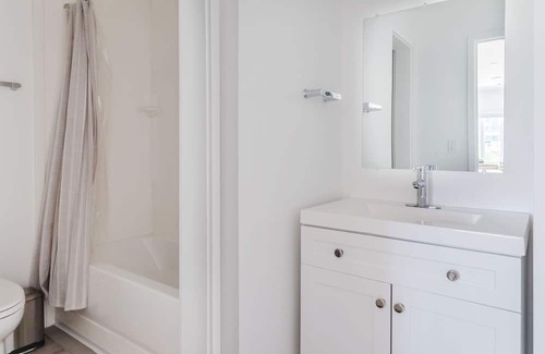Jack London District Apartment | Convenient Oakland Studio w/ A/C, near Dining & Shops, by Blueground