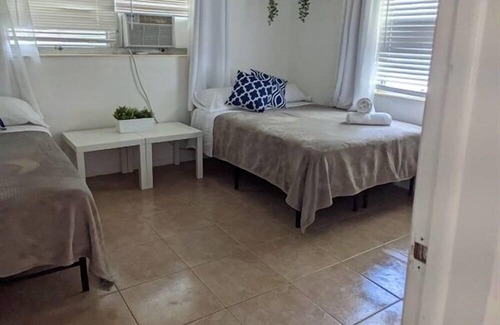 Poinciana Park Apartment | ★ 1 bdr Apartment ★ Beach 6min ★ Downtown 4min