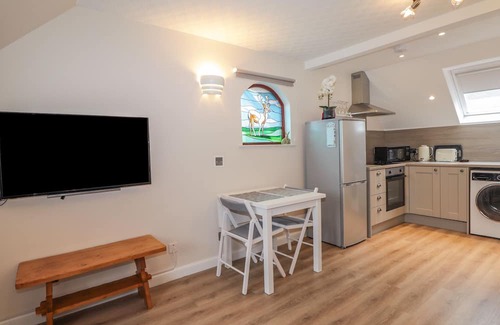Scaniport Cottage | PURLIE LODGE APARTMENT, romantic, with a garden in Inverness