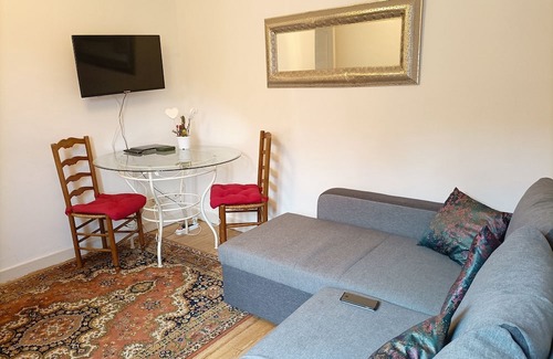 Franqueville-Saint-Pierre Apartment | Maisonnette 10 mn de Rouen, Proche de Toutes Commodités