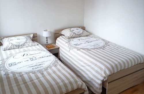 Franqueville-Saint-Pierre Apartment | Maisonnette 10 mn de Rouen, Proche de Toutes Commodités