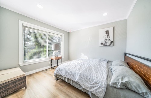 Hayward Apartment | A charming residence nestled in the tranquil neighborhood of Hayward