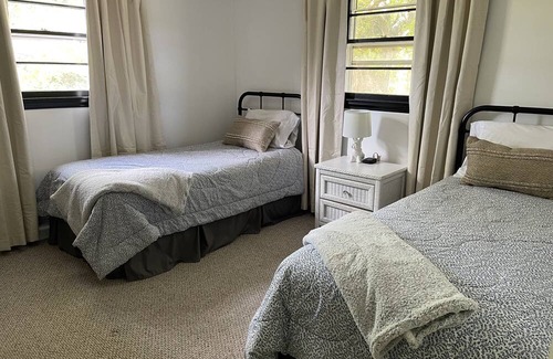 Columbus House | Charming 1950s Bungalow 8 min from Tryon International Equestrian Center
