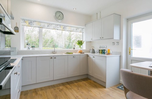 Marianglas Cottage | Gamdda Fawr - a hot tub that sleeps 8 guests in 4 bedrooms