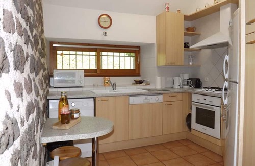 Mandailles-Saint-Julien Cottage | Gite Mandailles-Saint-Julien, 4 bedrooms, 8 persons