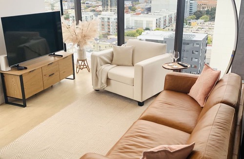 Adelaide Apartment | CityNest Iconic View /Free Parking/Gym/Swimming Pool/BBQ