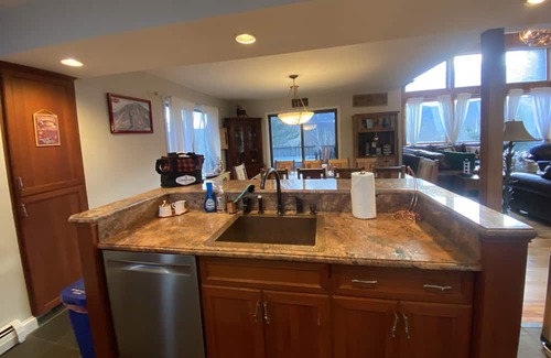 Stratton Mountain House | Gorgeous Stratton Mountain View PiperRidge condo: hot tub, grill, deck Sleeps 10