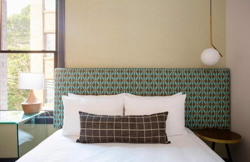 Civic Center Apartment | Queen Room Near Asian Art Museum SAN