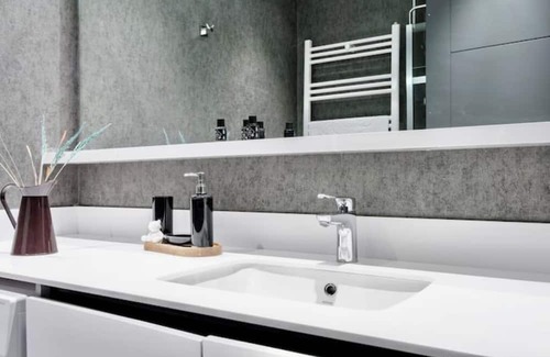Kagithane Apartment | Zen - 1BD Apt w/ City Views & Balcony