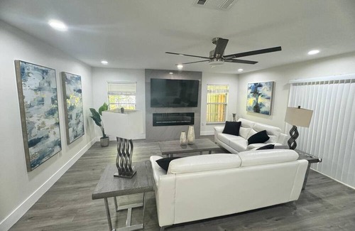 Doctor Phillips House | Entire bungalow in Orlando, Florida, United States