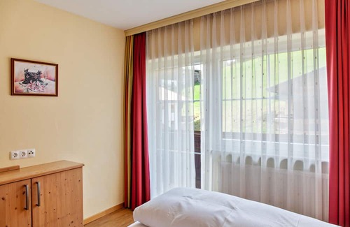 Oberau Apartment | Apartment In A Hotel 'Landhaus Sonnenzauber Sonnenzauber2' with Mountain View and Wi-Fi