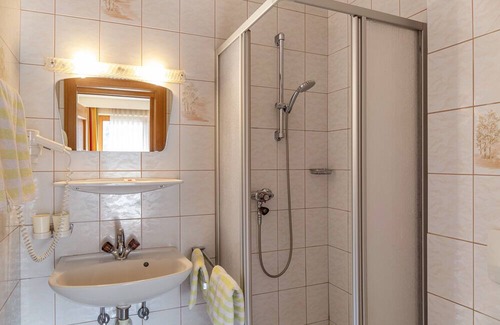 Oberau Apartment | Apartment 'Landhaus Sonnenzauber Sonnenschein2' with Mountain View, Balcony and Wi-Fi