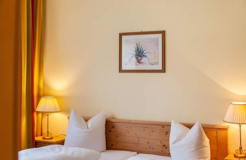 Oberau Apartment | Apartment 'Landhaus Sonnenzauber Sonnenzauber1' with Mountain View, Terrace and Wi-Fi