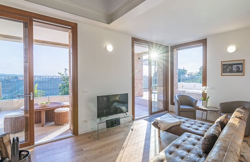 Neive Villa | Fine contemporary villa with views of the vineyards and a pool! - Villa Bianca