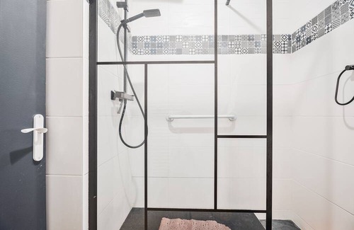 Le Rosais-La Flourie Apartment | The Saint Servan shell house
