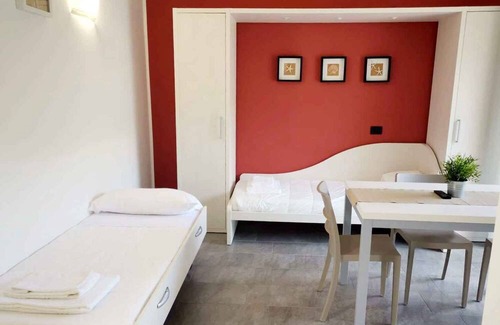 Poggi Apartment | Holiday apartment with pool and sun loungers