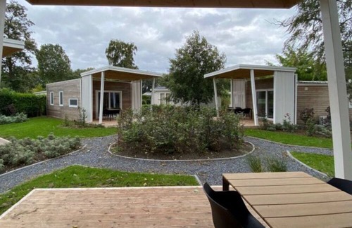 Dordtse Biesbosch House | Tiny Cottage Hottub 2+2 by Interhome